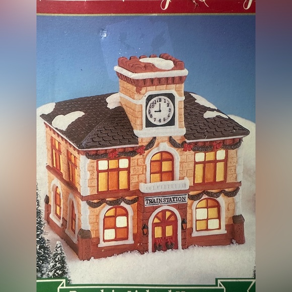 Winter Valley Cottages Christmas Village Lighted Train Station Porcelain In Box - Picture 11 of 12